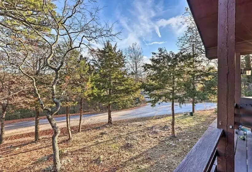 Cozy Holiday Island Home: Hot Tub + Chiminea!