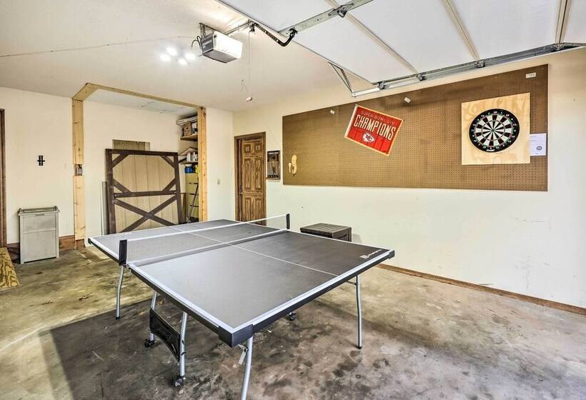 Cozy Holiday Island Home: Hot Tub + Chiminea!