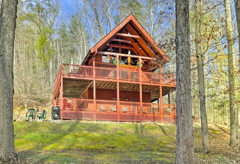 Creekside Sevierville Cabin: Game Room & Hot Tub!