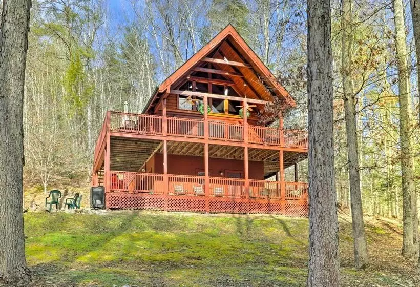 Creekside Sevierville Cabin: Game Room & Hot Tub!