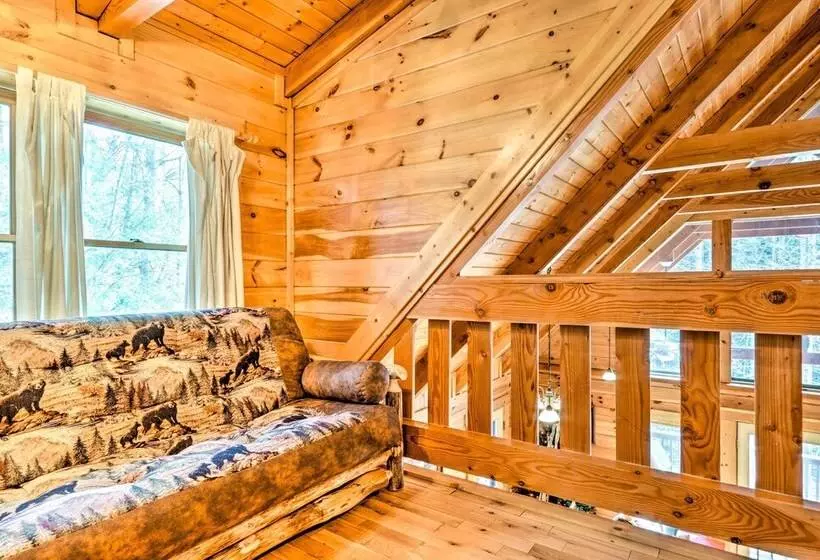 Creekside Sevierville Cabin: Game Room & Hot Tub!