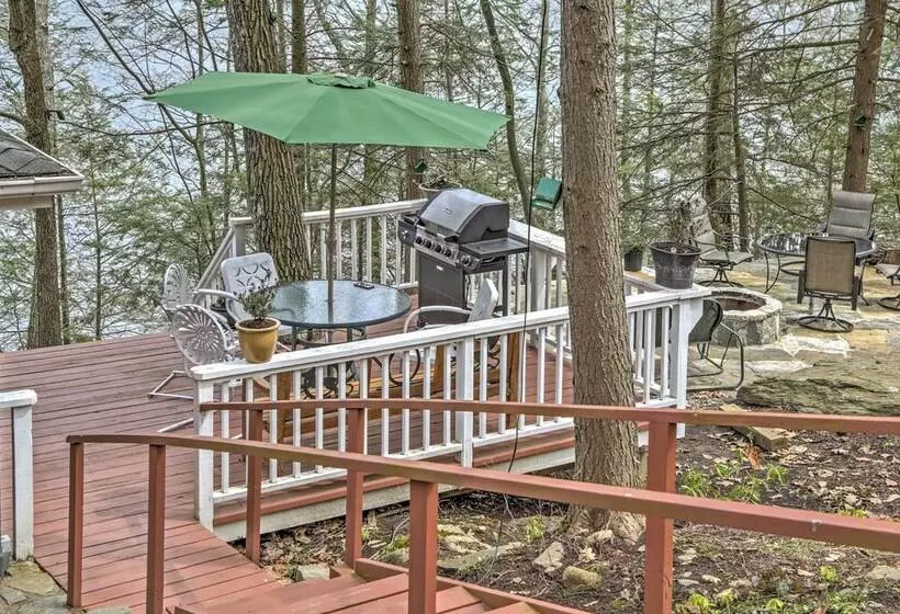 Dainty New Preston Cottage W/ Dock & Lake Views!