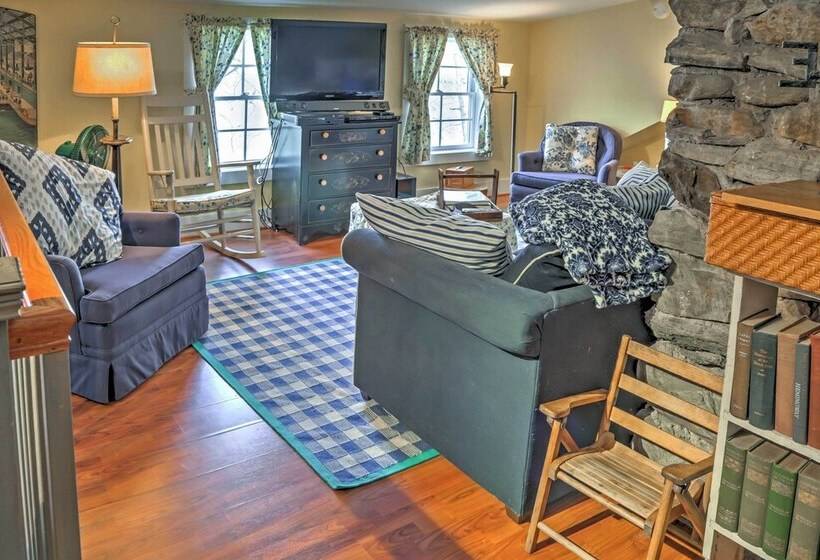 Dainty New Preston Cottage W/ Dock & Lake Views!