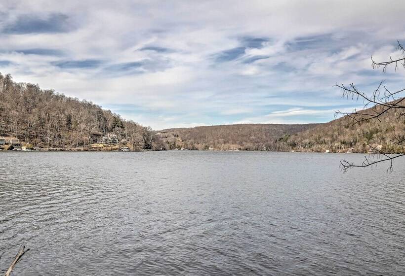 Dainty New Preston Cottage W/ Dock & Lake Views!
