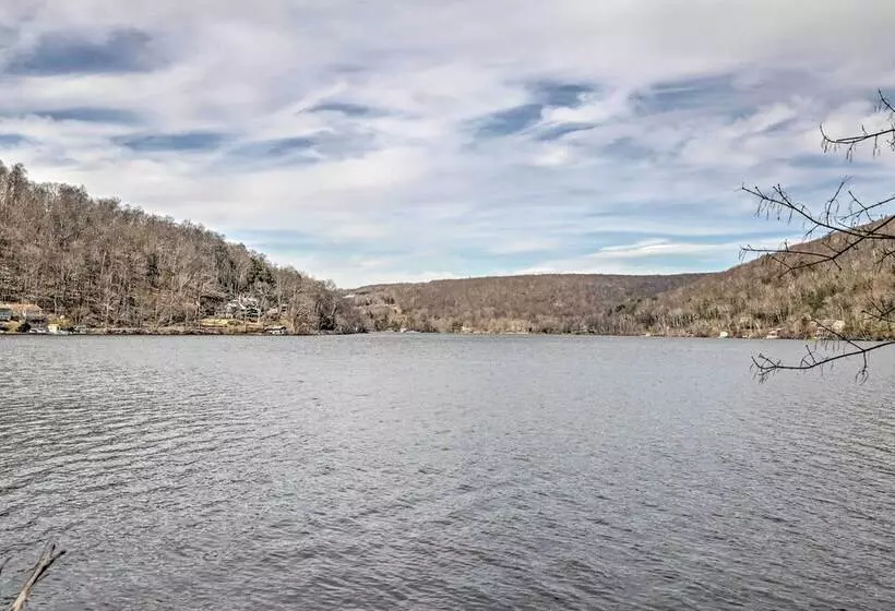 Dainty New Preston Cottage W/ Dock & Lake Views!