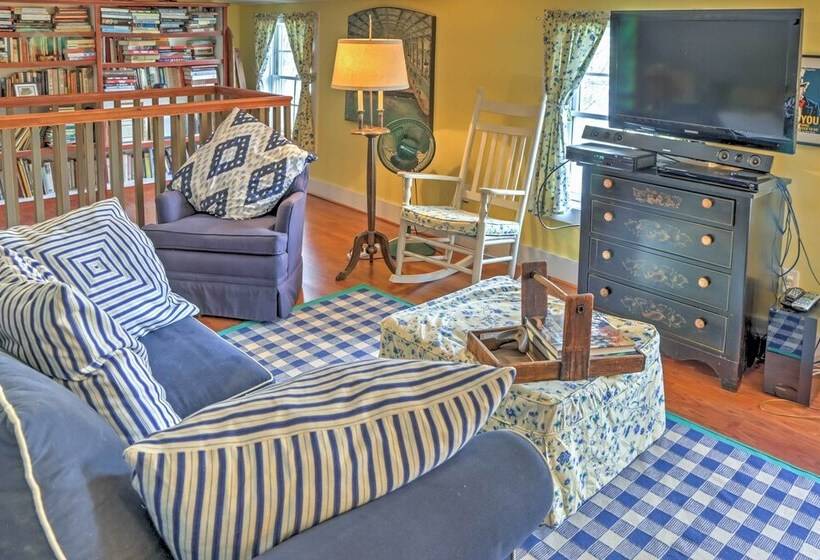 Dainty New Preston Cottage W/ Dock & Lake Views!