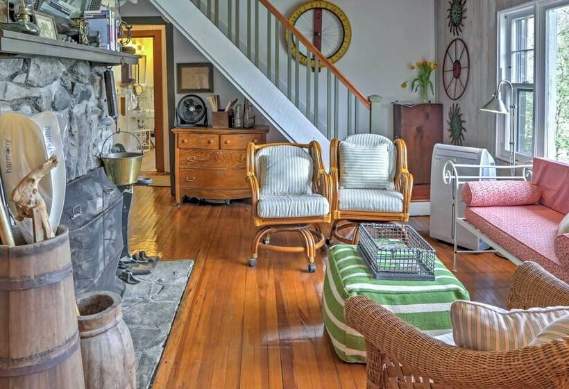 Dainty New Preston Cottage W/ Dock & Lake Views!