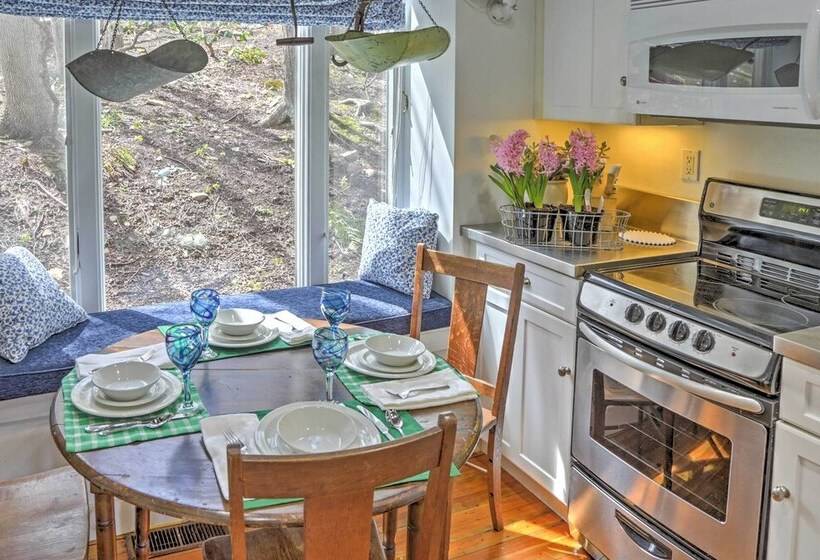 Dainty New Preston Cottage W/ Dock & Lake Views!