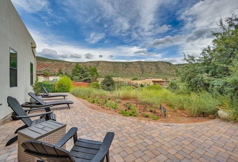 Sedona Retreat W/ Patio, Bar & Swim Spa!