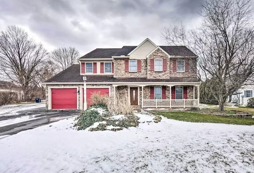 East Earl Retreat W/ Hot Tub < 4 Mi To Town!