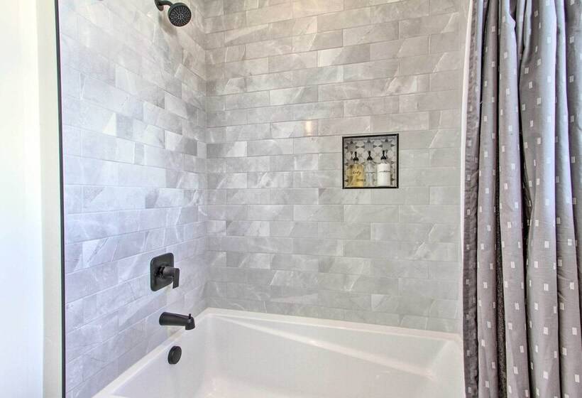 Exquisite Discovery Mtn Home W/ Sweeping Views!