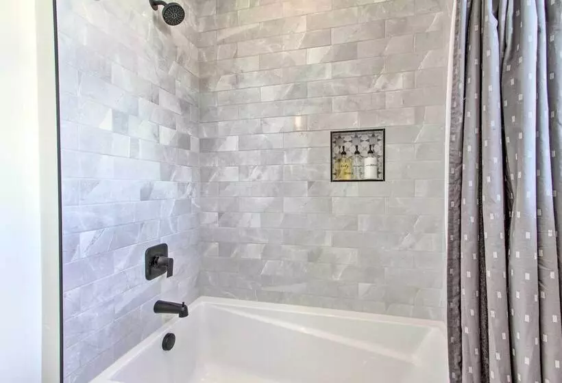 Exquisite Discovery Mtn Home W/ Sweeping Views!