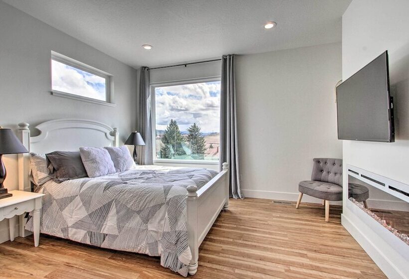 Exquisite Discovery Mtn Home W/ Sweeping Views!