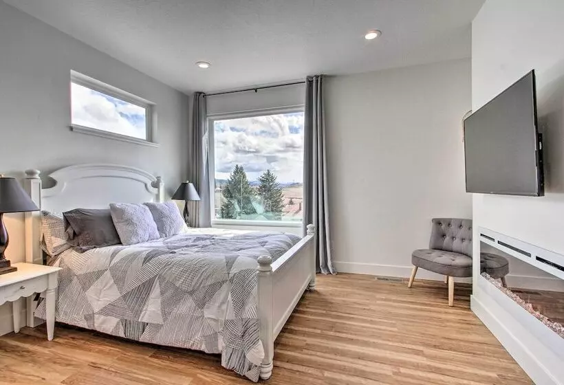 Exquisite Discovery Mtn Home W/ Sweeping Views!