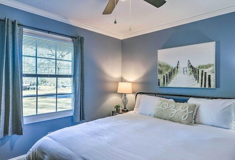 Family Friendly New Bern Home W/ Backyard!