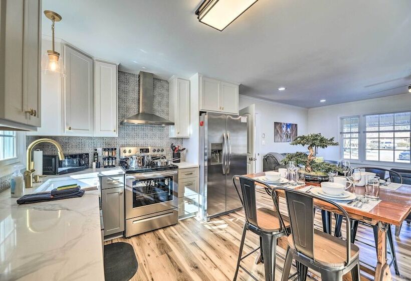 Family Friendly New Bern Home W/ Backyard!