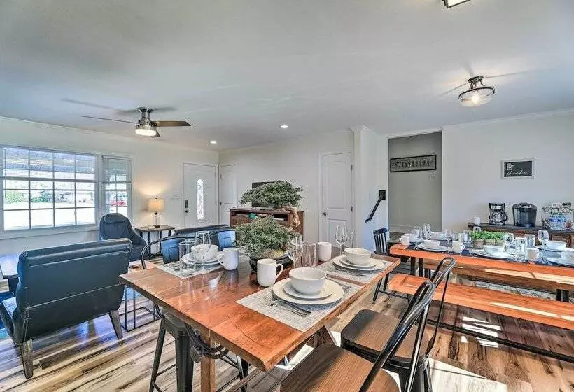 Family Friendly New Bern Home W/ Backyard!