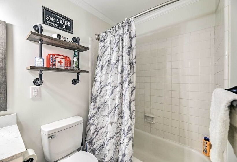 Family Friendly New Bern Home W/ Backyard!