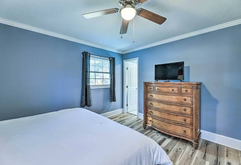 Family Friendly New Bern Home W/ Backyard!