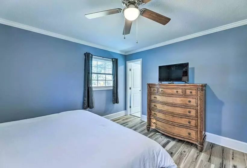 Family Friendly New Bern Home W/ Backyard!