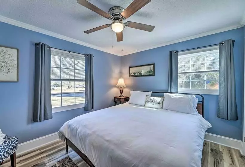 Family Friendly New Bern Home W/ Backyard!