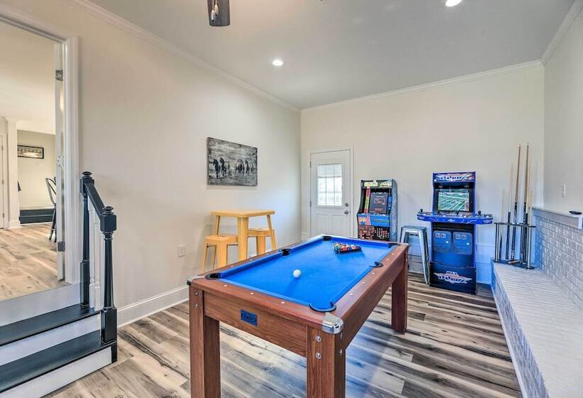 Family Friendly New Bern Home W/ Backyard!