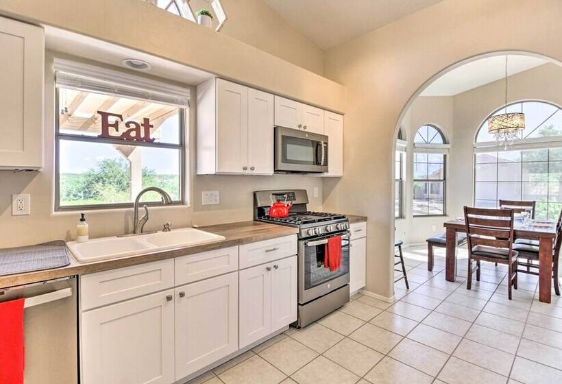 Oro Valley Home W/ Hot Tub & Mountain Views!