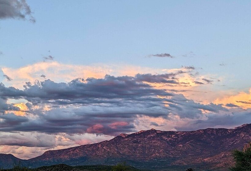 Oro Valley Home W/ Hot Tub & Mountain Views!