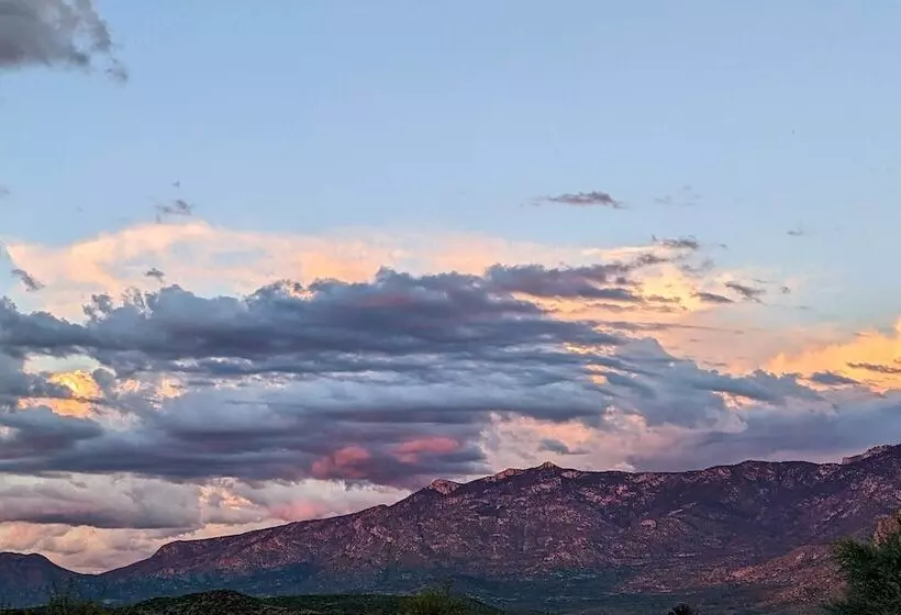 Oro Valley Home W/ Hot Tub & Mountain Views!