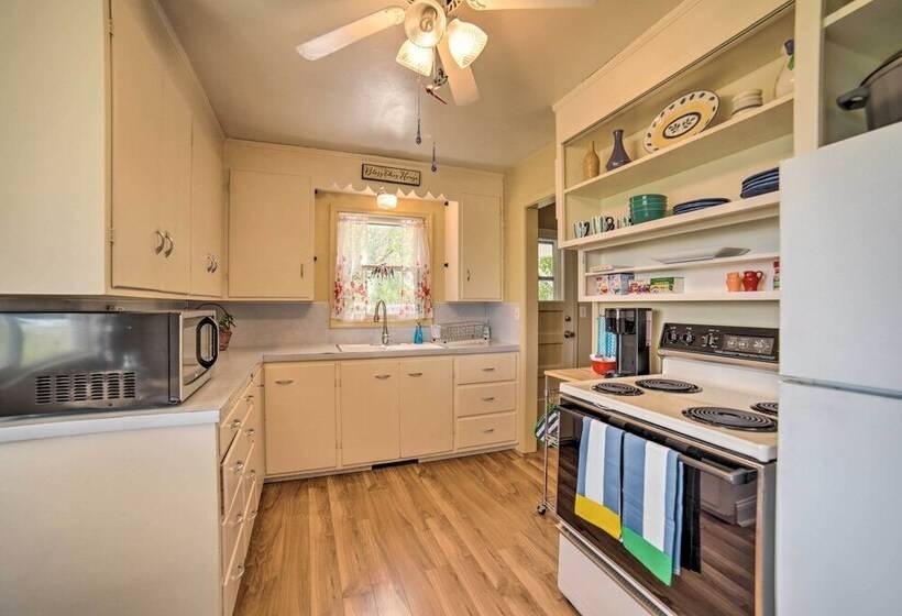 Idaho Falls Farmhouse ~ 11 Mi To Downtown!