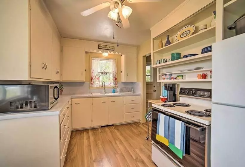 Idaho Falls Farmhouse ~ 11 Mi To Downtown!