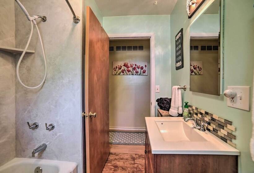 Idaho Falls Farmhouse ~ 11 Mi To Downtown!