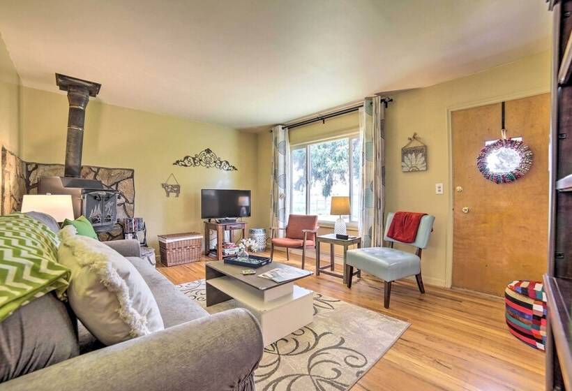 Idaho Falls Farmhouse ~ 11 Mi To Downtown!