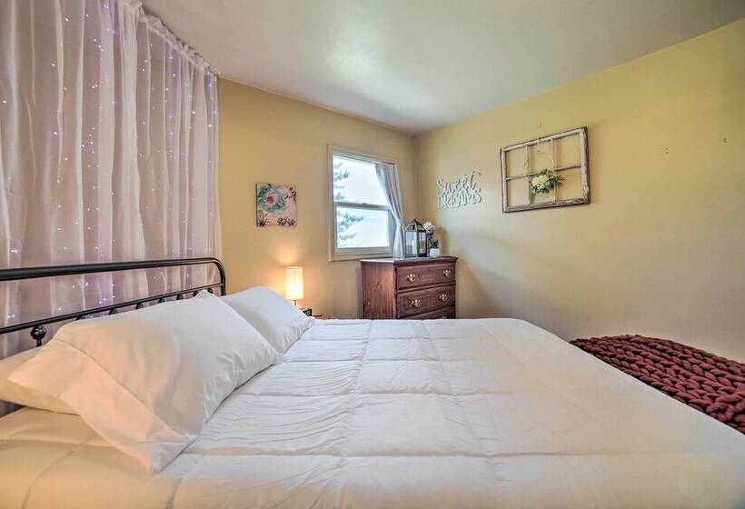 Idaho Falls Farmhouse ~ 11 Mi To Downtown!