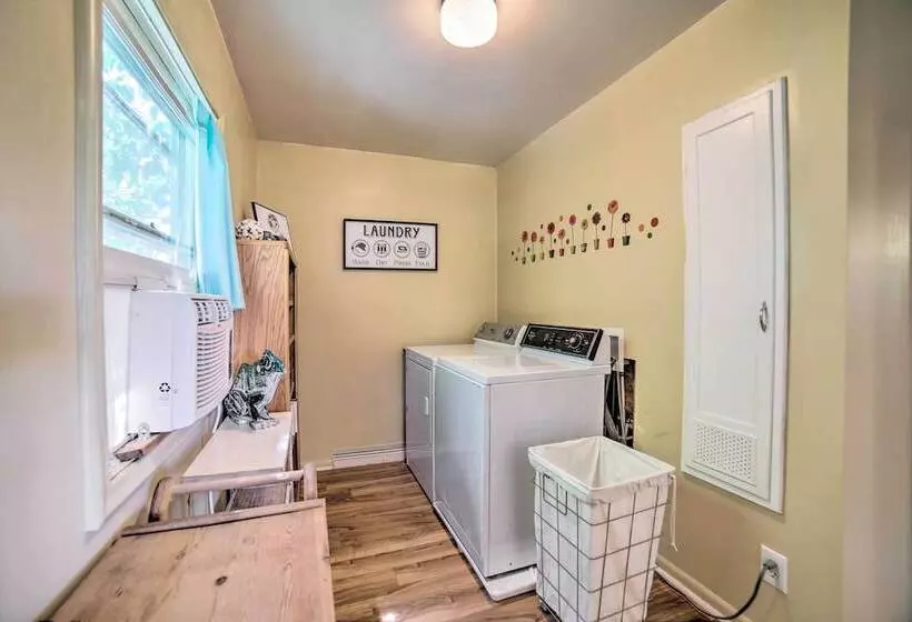 Idaho Falls Farmhouse ~ 11 Mi To Downtown!