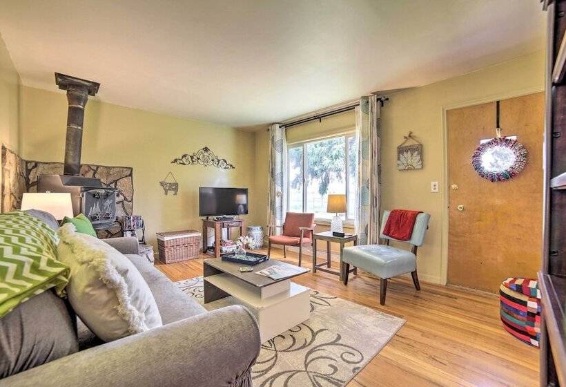 Idaho Falls Farmhouse ~ 11 Mi To Downtown!