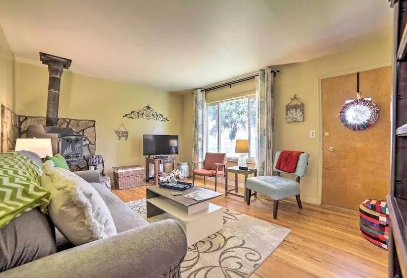 Idaho Falls Farmhouse ~ 11 Mi To Downtown!