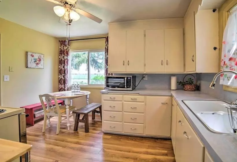 Idaho Falls Farmhouse ~ 11 Mi To Downtown!