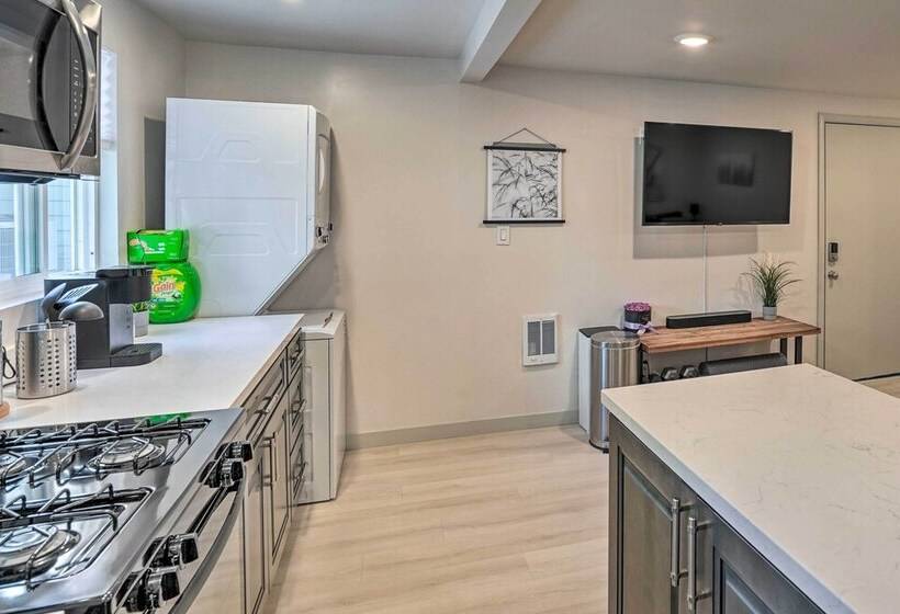 Ideally Located Oakland Home W/ Private Yard!