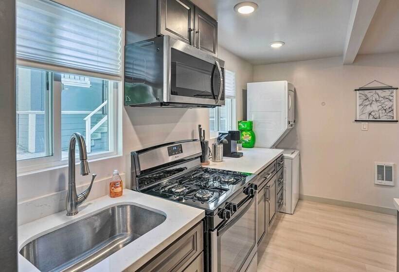 Ideally Located Oakland Home W/ Private Yard!