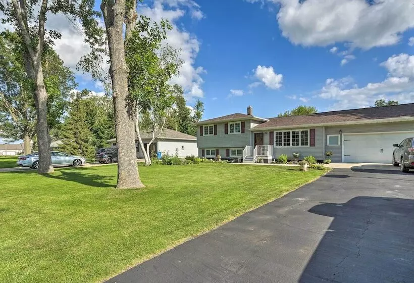 Kid Friendly House ~ 8 Mi To Cedar Rapids!