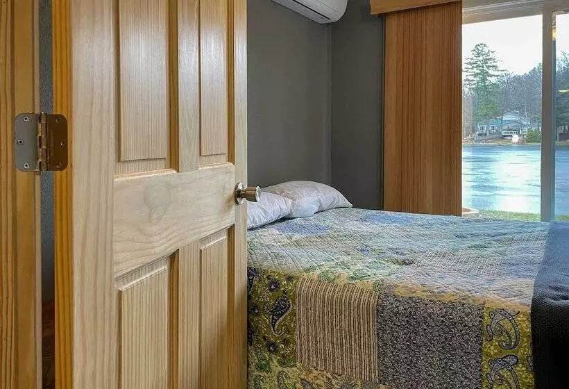 Lakefront Mecosta Cottage: Dock, Beach Access