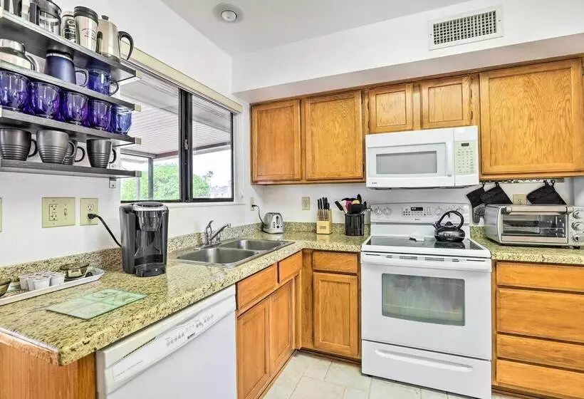 Lovely Sun City Home Near Golf & Spring Training!