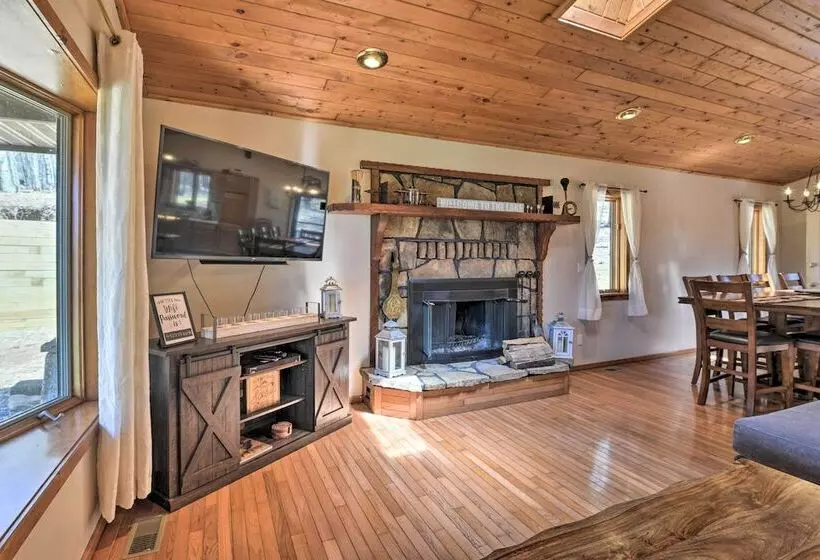 Lovely Terra Alta Cabin < 1 Mi To Alpine Lake