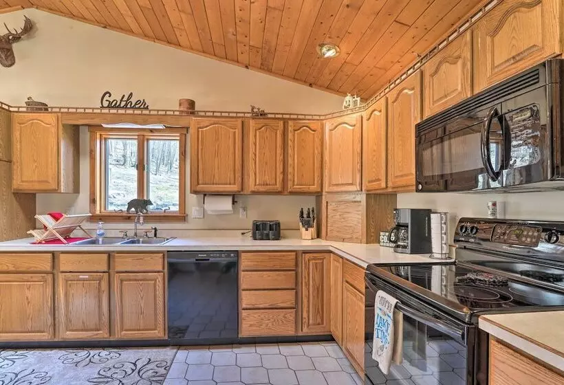 Lovely Terra Alta Cabin < 1 Mi To Alpine Lake