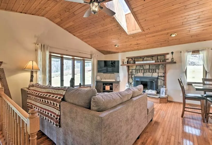 Lovely Terra Alta Cabin < 1 Mi To Alpine Lake