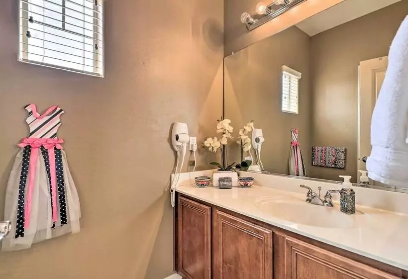 Maricopa Desert Oasis: Fenced Yard W/ Hot Tub