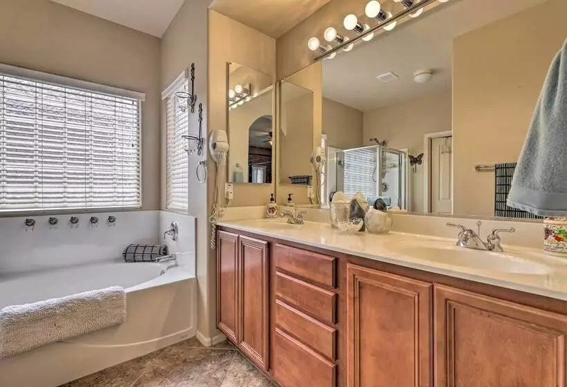 Maricopa Desert Oasis: Fenced Yard W/ Hot Tub