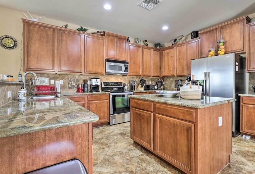 Maricopa Desert Oasis: Fenced Yard W/ Hot Tub