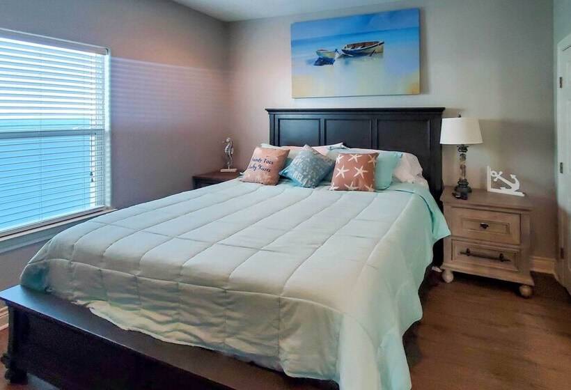 Modern Crystal Beach Escape   225 Feet To Shore!